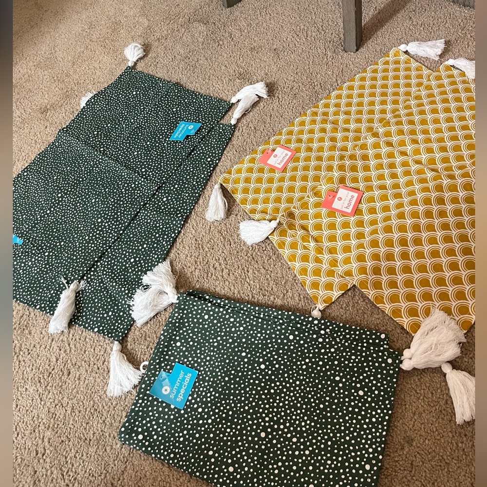 Pattern Placemat and Table Runner Set - Picture 4 of 8